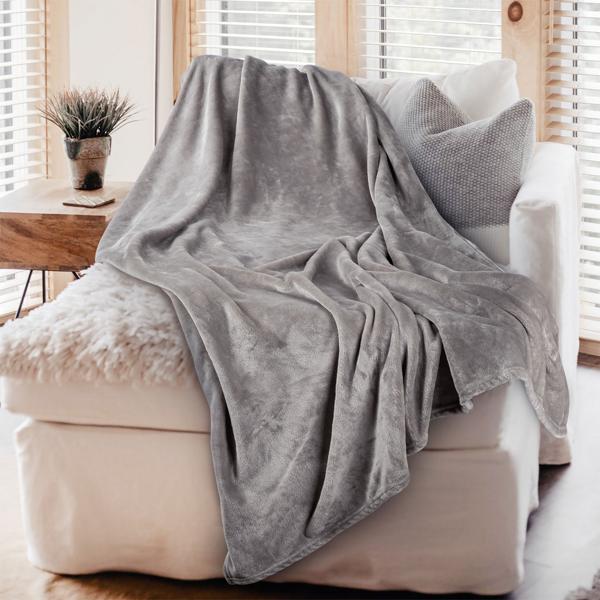 Kuscheldecke M hellgrau - Weiche Couchdecke für pure Gemütlichkeit - 150x200 cm - OEKO-TEX Standard 100 Polyester Microfaser atmungsaktiv