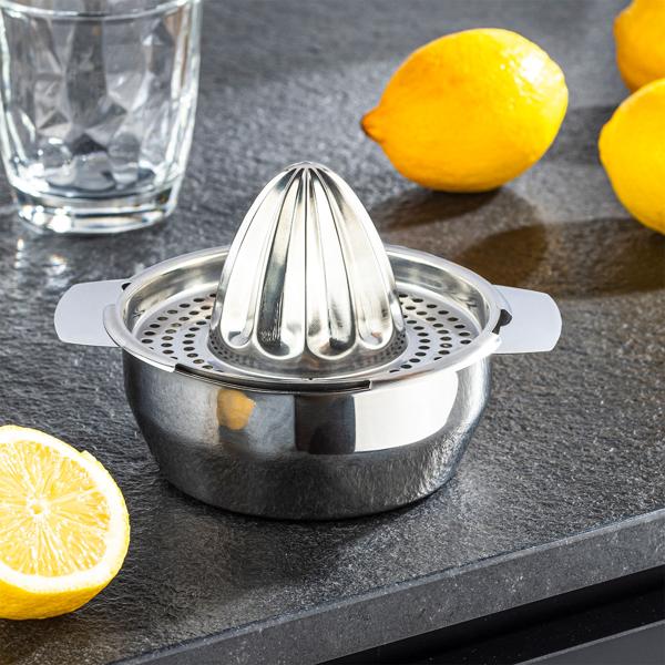Zitronenpresse Manuell Edelstahl - Für frisch gepresste Fruchtsäfte mit Sieb & Auffangschale - Hygienisch, rostfrei, spülmaschinengeeignet, 16.5x13x10cm