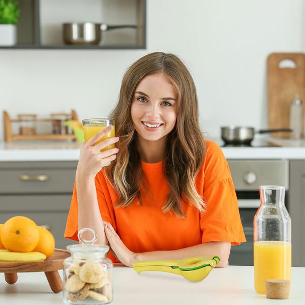 Manuelle 2in1 Zitruspresse für Zitronen & Limetten - 2 Einsätze - Abwaschbar & Spülmaschinenfest - Rostfreies Aluminium - Gelb-Grün - Für Home & Outdoor