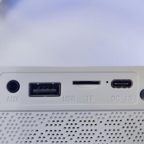 Multifunktionales RGB-Nachtlicht mit Qi-Ladestation, Bluetooth & FM-Radio – Lautsprecher, stimmungsvolles Licht, 23,5cm