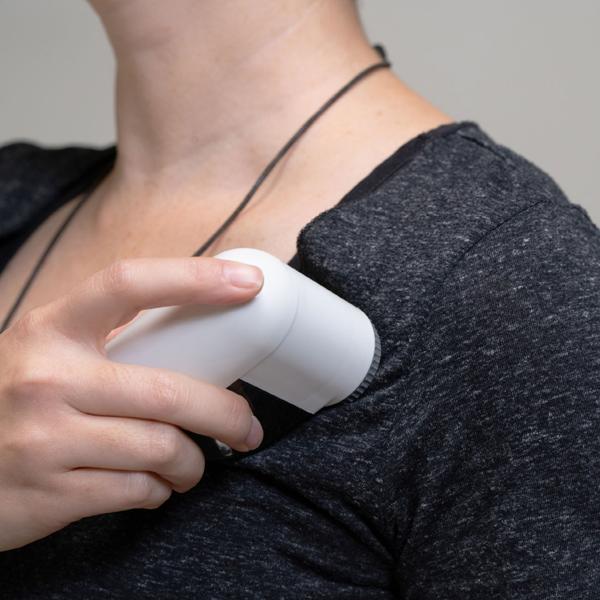 2er-Set Mini-Fusselrasierer - batteriebetrieben für unterwegs - entfernt Fussel & Knötchen - sicheres Metallgitter - 7.3x3.6x7.8cm - inkl. Auffangbehälter