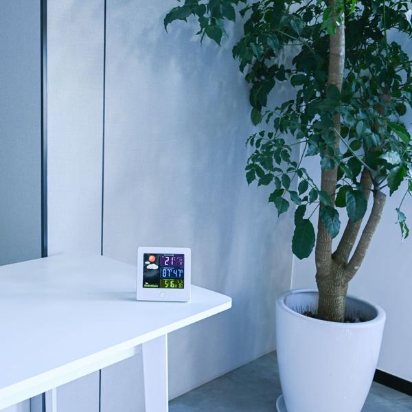 Elegante Funk-Wetterstation (weiss) mit Aussensensor – Thermometer, Hygrometer, Wecker & beleuchtetes Farbdisplay – Komfortable Wetterüberwachung