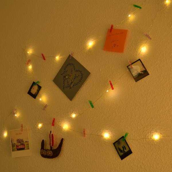 Bilder-Girlande mit 16 LED-Clips - Persönliche Wohnungsdeko für Fotos & Postkarten - 300 cm Länge - Für Eingangsbereich, Wohnzimmer, Küche & Schlafzimmer