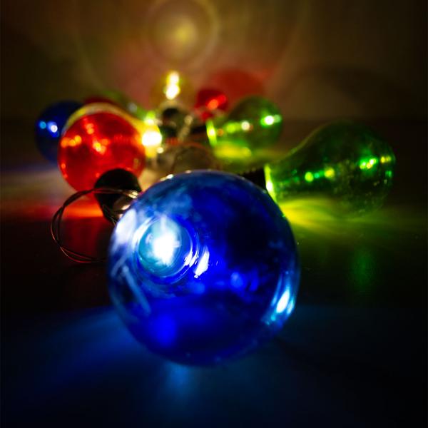 Lichterkette 10 bunte LED-Lampen - Batteriebetrieben - für Partys, Camping, Garten - wetterfest - Ø 6x10 cm - Nostalgischer Glühbirnen-Look