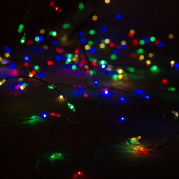 Silberdraht-Lichterkette - 80 bunte LEDs für farbenfrohe Lichteffekte drinnen & draussen - IP44 - Batteriebetrieben, L 395 cm - 8 Leuchtmodi & Timerfunktion