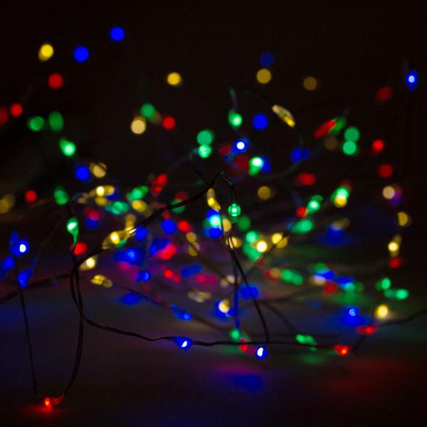 Silberdraht-Lichterkette - 80 bunte LEDs für farbenfrohe Lichteffekte drinnen & draussen - IP44 - Batteriebetrieben, L 395 cm - 8 Leuchtmodi & Timerfunktion