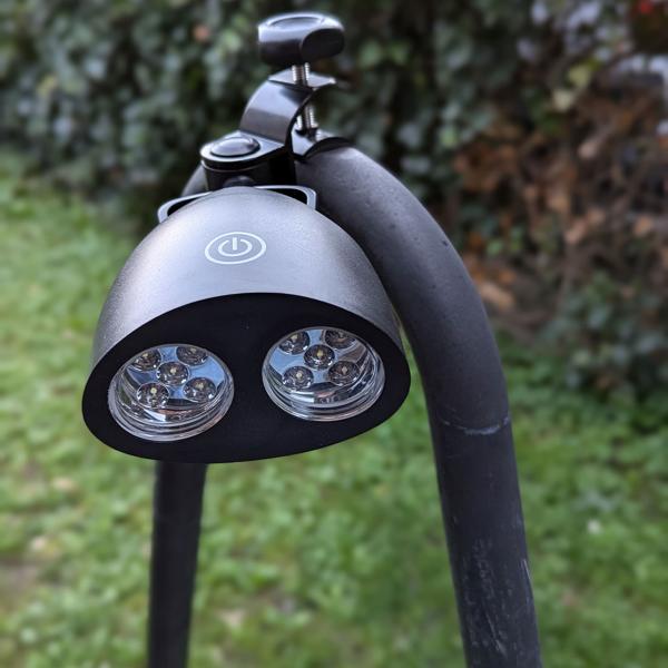Robuste Arbeits- und Grill-Lampe mit Klemme, schwarz – Leuchte für Garten, Werkstatt & Outdoor-Aktivitäten oder BBQ in der Dämmerung
