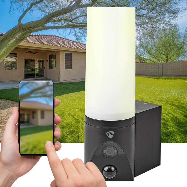 WiFi Überwachungskamera mit Aussenlicht: SmartLife, Full HD, Nachtsicht & PIR-Sensor. IP65-wetterfest, App-Zugriff & 2-Wege-Kommunikation