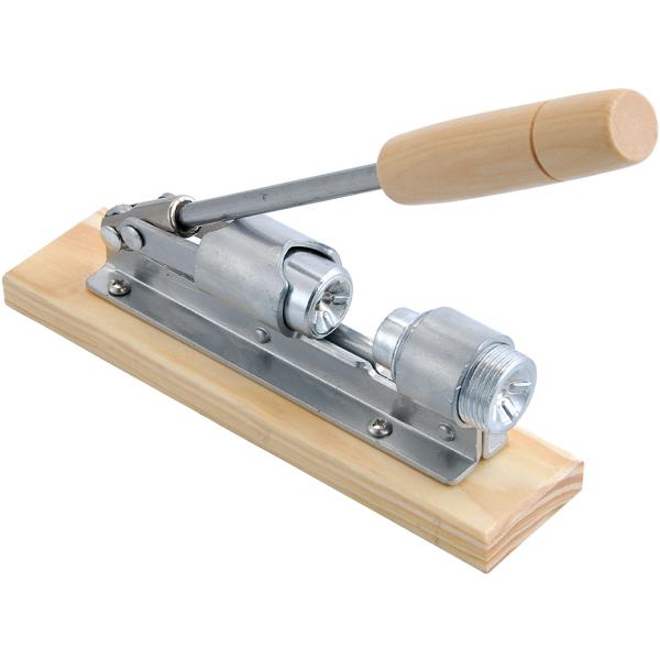 Innovativer Hebel-Nussknacker im Retro-Design: Holzplatte mit robustem Metallknacker, für Walnüsse, Haselnüsse & mehr – kraftsparend und effizient