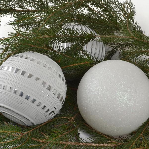 Weihnachtskugeln 4er-Set weiss - Ø 15 cm Christbaumkugeln mit 3 Designs für festliche Weihnachtsdekoration - Edler Baumschmuck Adventszeit Büro Zuhause