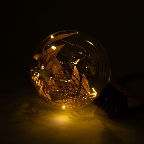 Glaskugel mit Goldblättern - 10 warmweisse LEDs, zum Aufhängen - Stilvolle Dekokugel für Herbst, Winter, Weihnachten & Advent - Ø 2 AA Batteriebetrieb