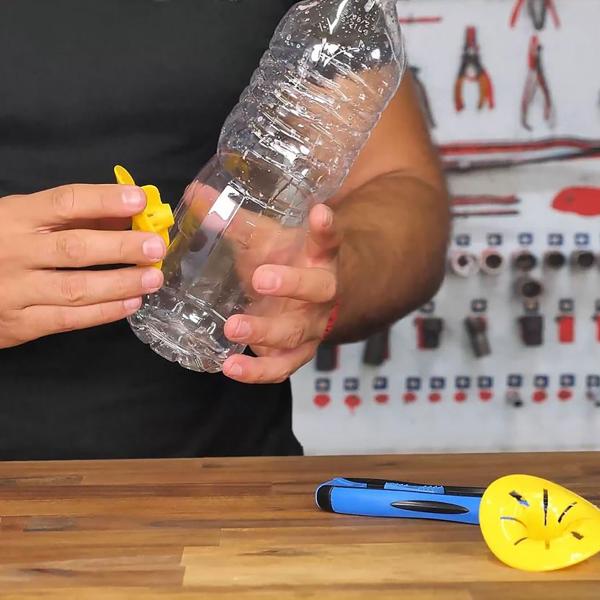 Wespenfalle für Plastikflaschen 6er-Set - Effektive Insektenbekämpfung ohne Chemie - DIY-Bausatz - Robust, 6.5x7 cm, wiederverwendbar