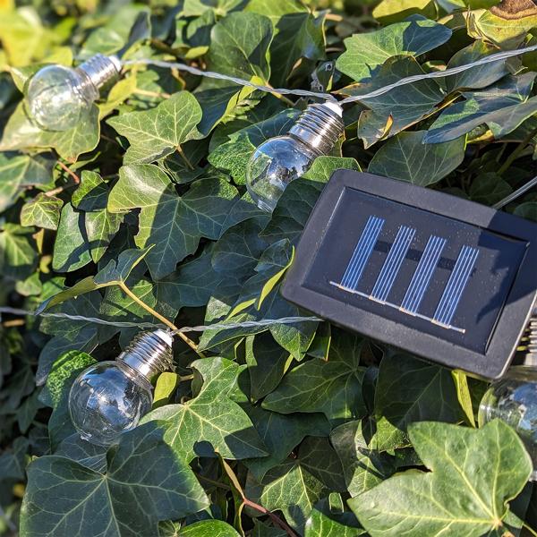 2er-Set LED-Lichterkette mit 20 Glühbirnen-LEDs - Solarbetrieben für Gartenfeste & Balkondeko - 3,8m warmweiss, Dämmerungs-Sensor, IP44