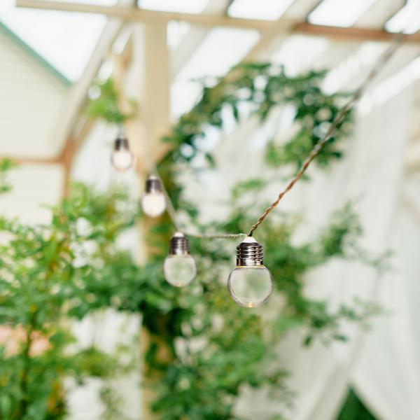 2er-Set LED-Lichterkette mit 20 Glühbirnen-LEDs - Solarbetrieben für Gartenfeste & Balkondeko - 3,8m warmweiss, Dämmerungs-Sensor, IP44