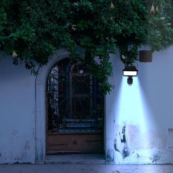 2er Solar LED Wand Fluter für aussen, PIR-Sensor 180° , 12 W, besonders helle 750 Lumen, IP44, autark dank Solarpanel, angenehmes weisses Licht