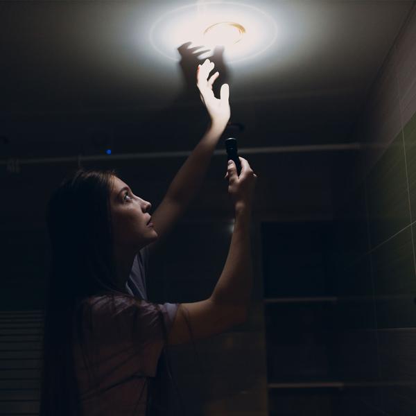 2er-Set LED-Taschenlampe & Powerbank - Spritzwassergeschützt IP44, 260 lm, 1.800 mAh Li-Ion-Akku - Outdoor, Notfall & Home Workout