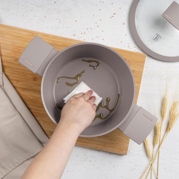 Design Kochset inkl. Untersetzer, Aluminium, 10-teilig, Titan Antihaftbeschichtung, taupe, für alle Herdarten geeignet