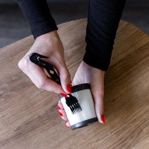 Design Akku-Staubsauger, 220 W BLDC Motor, 25,9 V Li-ION Akku, schwarz-roségold, Bürste mit LED Beleuchtung