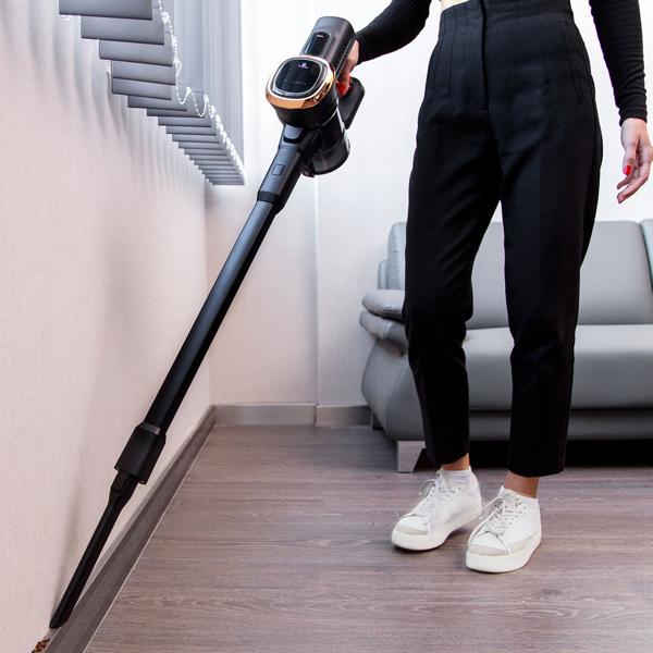 Design Akku-Staubsauger, 220 W BLDC Motor, 25,9 V Li-ION Akku, schwarz-roségold, Bürste mit LED Beleuchtung