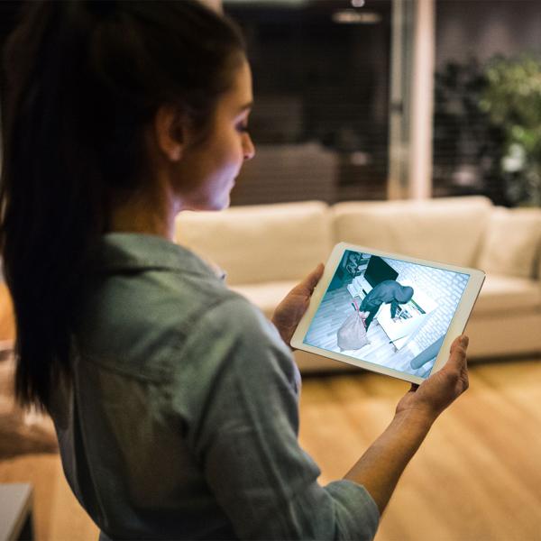 Wetterfeste WLAN-Dome-Kamera (1080p): 110° Bildwinkel, IP55-Aussenschutz. App-Live-View für Smartphone, Wand- & Deckeninstallation