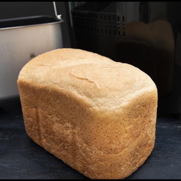 Brotbackmaschine 870W mit 1.5kg Kapazität – Brotbackautomat mit 12 Programmen, LCD-Display & Krusteneinstellung für Weiss- & Vollkornbrot