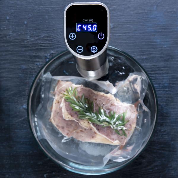 Sous Vide Stick mit LED-Anzeige, App & Timer, 1000W: 6-15L, bis 90°C, für zartes Fleisch, Gemüse & Fisch, ein Meistergarer