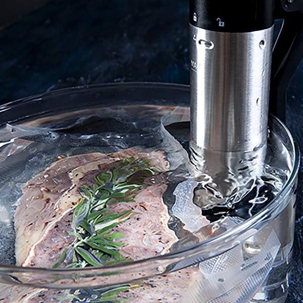 Sous Vide Stick mit LED-Anzeige, App & Timer, 1000W: 6-15L, bis 90°C, für zartes Fleisch, Gemüse & Fisch, ein Meistergarer