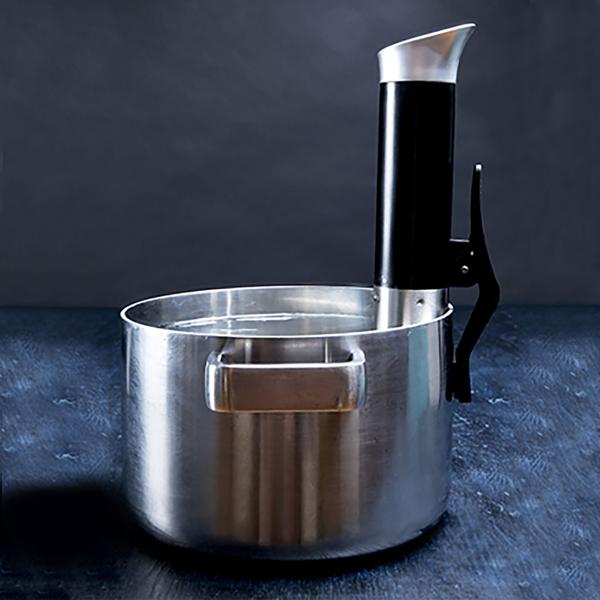 Sous Vide Stick mit LED-Anzeige, App & Timer, 1000W: 6-15L, bis 90°C, für zartes Fleisch, Gemüse & Fisch, ein Meistergarer