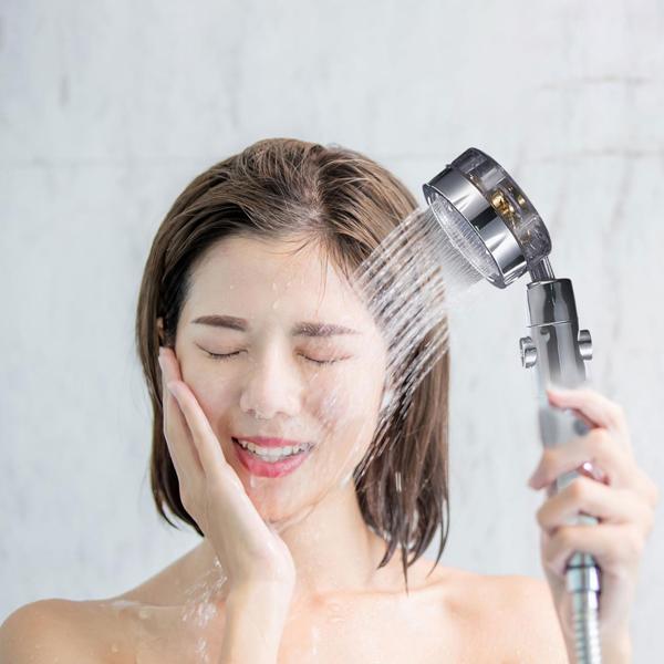 Effizienter Wasserspar Duschkopf mit Baumwollfilter und 360° Drehgelenk, 27 x Ø 8 cm, 100 Düsen-Löcher, Erhöht den Druck um 200%