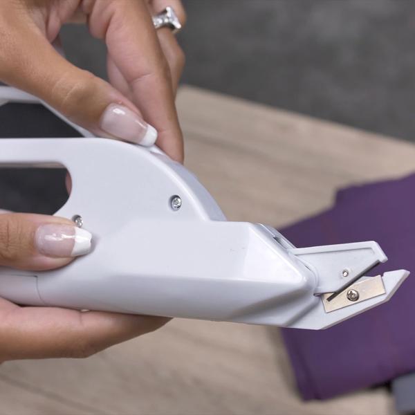 Automatische Akku Schere - Präzises Schneiden von Stoff & Papier - Mühelose Handhabung, verstellbare Führung 1.5-3.0cm - Ideal für Nähen, Basteln, DIY & Büro