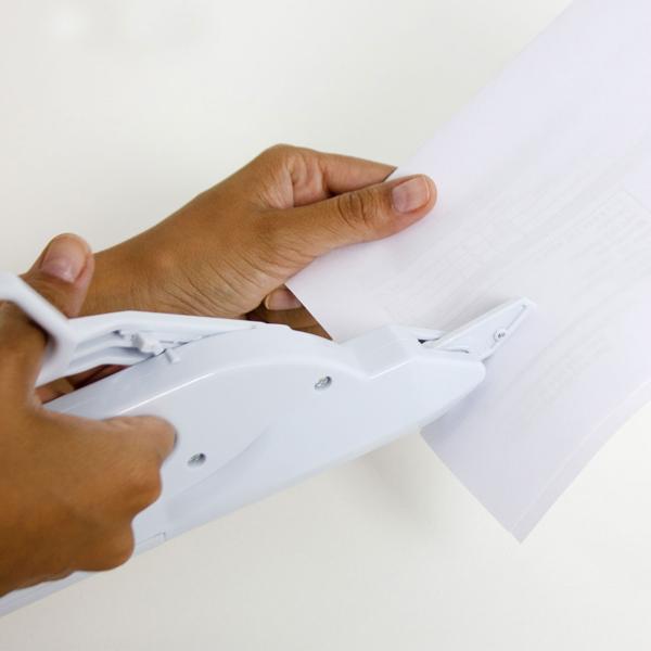 Automatische Akku Schere - Präzises Schneiden von Stoff & Papier - Mühelose Handhabung, verstellbare Führung 1.5-3.0cm - Ideal für Nähen, Basteln, DIY & Büro