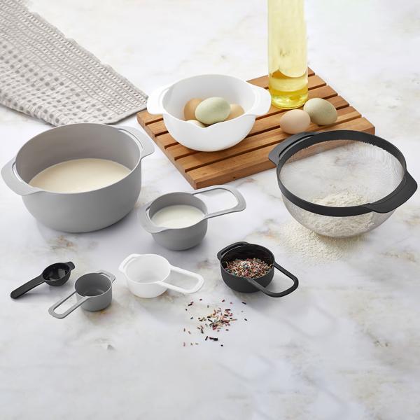 8-in-1 Schüssel-Set mit Messbechern & Löffeln - Platzsparendes Design zum Stapeln - BPA-frei & zertifiziert - Spülmaschinen- & mikrowellenfest