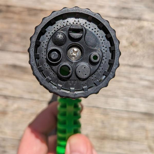 Flexibler Gartenschlauch mit Brause: 2,5 bis 7,5m, 7 Bewässerungsarten, Schnellkupplung, langlebiges und robustes Textilgewebe & Kunststoff