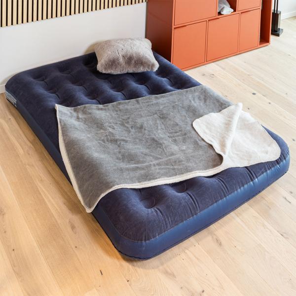 Komfortables Luftbett für 2 Personen, 191x137x22cm, Blau – Weiche Velours Oberfläche, für Gäste & Camping, bequemes Gästebett