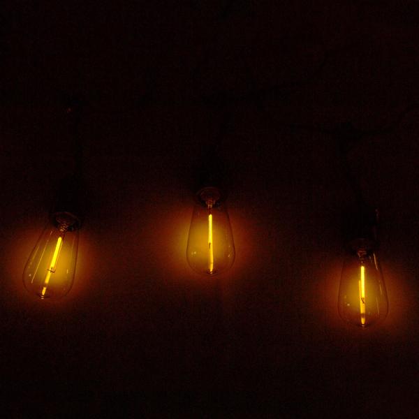 Solar-Lichterkette im Glühbirnen-Design: 10 warmweisse LEDs, 6 m, Dämmerungssensor & IP44-wetterfest. Gemütliche Beleuchtung für Garten & Balkon