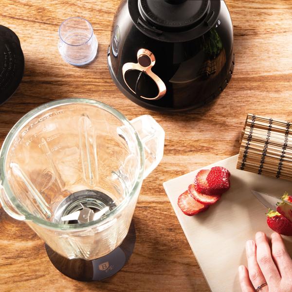 Design Standmixer 1,5 Liter: Stilvoller 600 Watt Mixer in Schwarz-Roségold mit robustem Glaskrug. Maximale Leistung und ein Highlight in jeder Küche