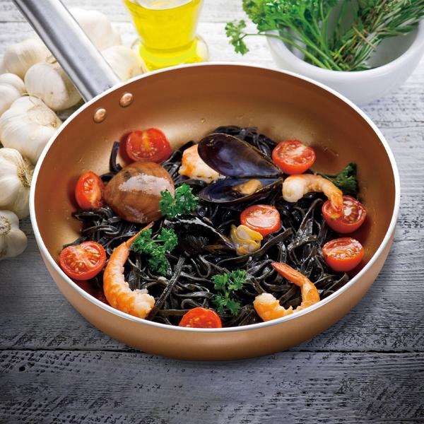 Professionelles Kochset, 11-teilig, aus Alu & Edelstahl, im edlen Kupferdesign, inkl. Untersetzer: Für ein erstklassiges Kocherlebnis