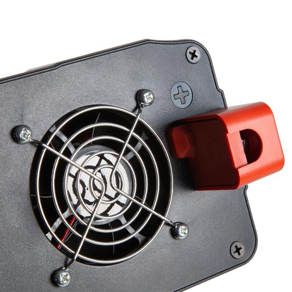 Profi Kfz-Wechselrichter 12V auf 230V mit 2 Steckdosen & USB Quick Charge: Mobile Stromversorgung für unterwegs, Leistungsstark und vielseitig