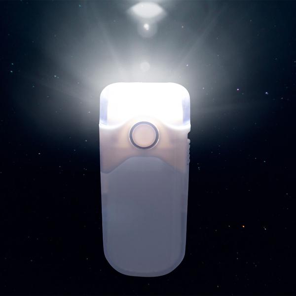 Clevere Akku LED-Taschenlampe für die Steckdose mit Einschaltautomatik: 20lm, weiss, bis 2h unabhängig - Nacht-&Notfalllicht für mehr Sicherheit