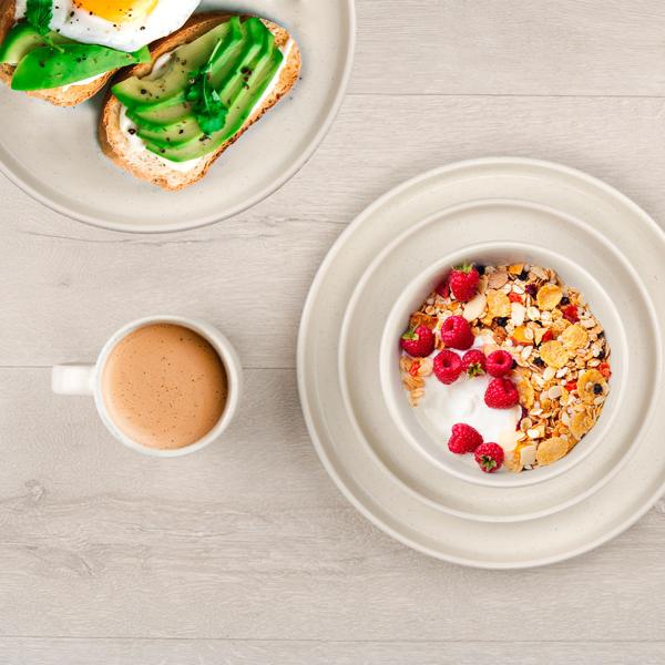 Geschirr-Set Steingut 16-teilig creme - Mikrowellen-/Spülmaschinengeeignet - 4x Speiseteller Ø 26.5 cm - 4x Schüsseln Ø 15 cm - 4x Frühstücksteller Ø 20 cm - 4x Tassen 350 ml