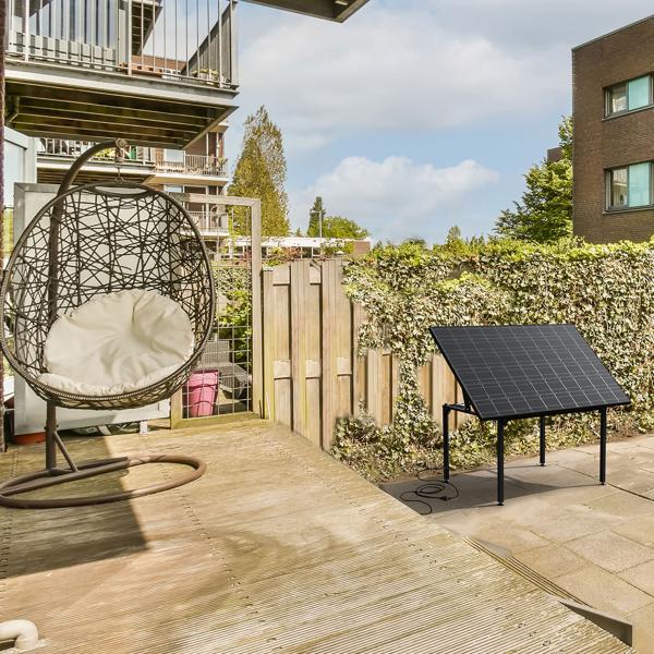 Solar Gartentisch mit 410W & Wechselrichter – Tisch-Kraftwerk für Balkon & Garten – Wetterfeste, nachhaltige Energiequelle mit App