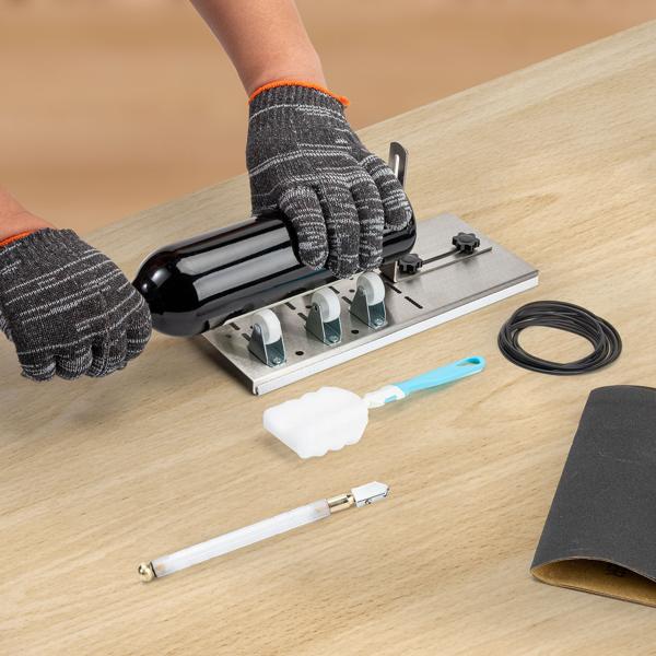 Glasschneider-Set mit Diamantschneidkopf – Flaschenschneider inkl. Sicherheitshandschuhe, Haltescheiben & Schleifpapier für Glasflaschen