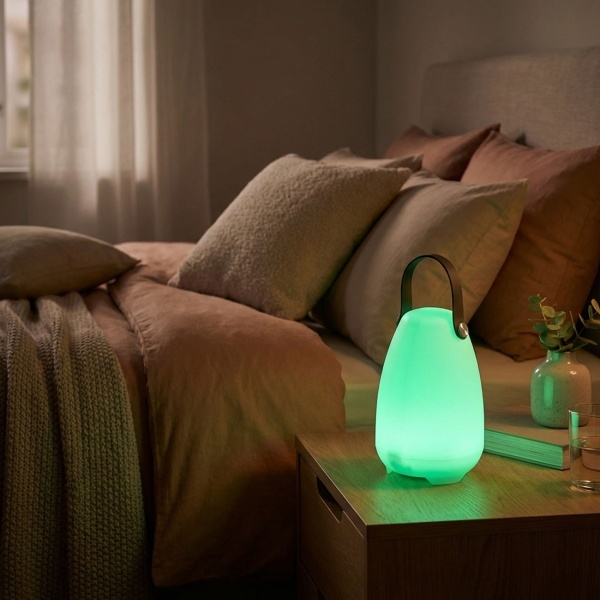 Ambiente-Wunder: Akku-Tischlaterne mit 16 RGB-Farben & Weiss, 20cm – 4 Modi, Fernbedienung, IP44 – Für atmosphärische Beleuchtung