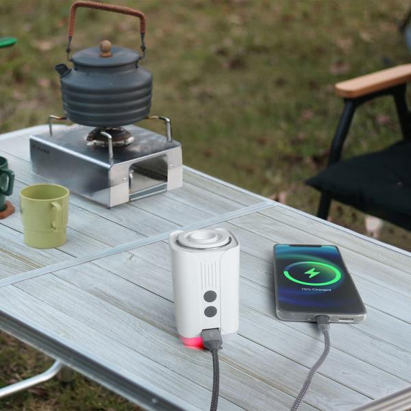 Kompakte Akku-Luftpumpe mit LED: weiss, 5 Düsen – schnell aufpumpen, flexible Einsatzmöglichkeiten, mit integrierter Leuchte