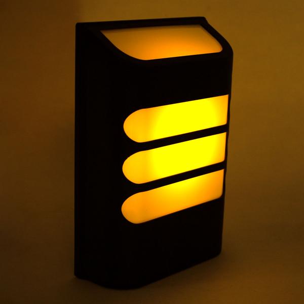 Elegante Solar Wandlampe - 8h Leuchtdauer, IP44 Spritzwasserschutz, warmweisses Licht - für sichere Aussenbereiche, Gartenwege - Schwarz, 16x11 cm