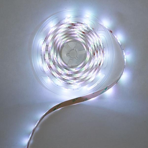 LED Streifen RGB - 5 m dimmbar - IP65 für drinnen & draussen - 150 SMD5050 LEDs, 4 Lichteffekte, Fernbedienung, 12W - Stimmungsvolle Hintergrundbeleuchtung