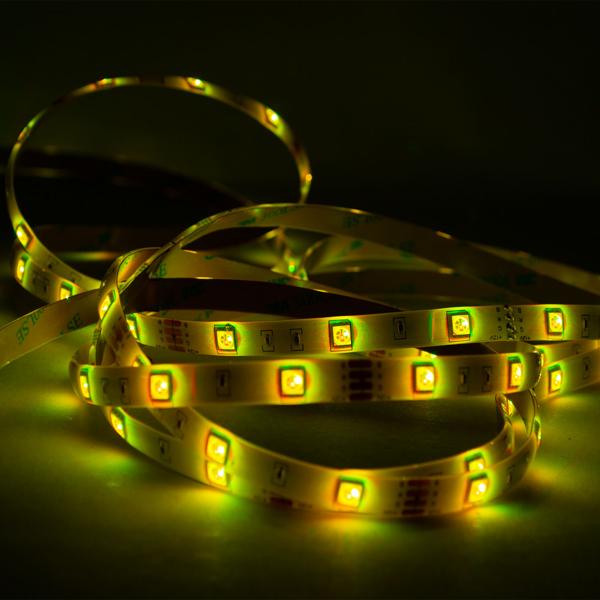 LED Streifen RGB - 5 m dimmbar - IP65 für drinnen & draussen - 150 SMD5050 LEDs, 4 Lichteffekte, Fernbedienung, 12W - Stimmungsvolle Hintergrundbeleuchtung