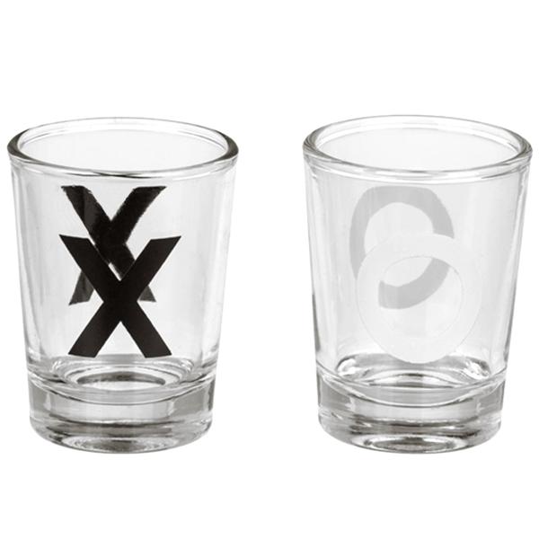 Trinkspiel Tic-Tac-Toe - Party-Hit für Erwachsene & Junggesellenabschiede - Inkl. 9x 2 cl Shotgläser, Echtglas Spielbrett 22x22 cm