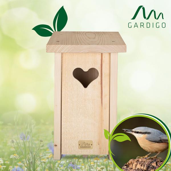 Nistkasten mit herzförmigen Einflugloch, massives Fichtenholz, mit viel Liebe zum Detail gefertigt, Ideal für Spatzen, Kleiber und Trauerschnäpper