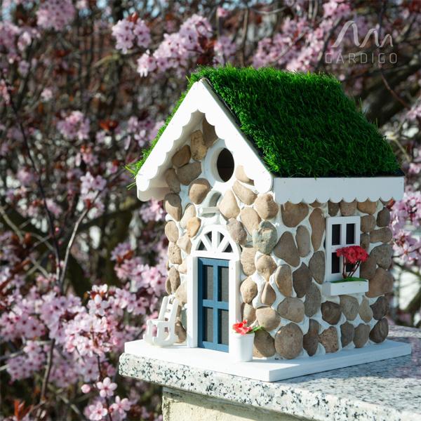 2er-Set Nisthilfe, Steinhäuschen-Optik, echte Steine & Kunstrasen – Vogelhaus für Meisen & Trauerschnäpper, detailreiche Dekoration